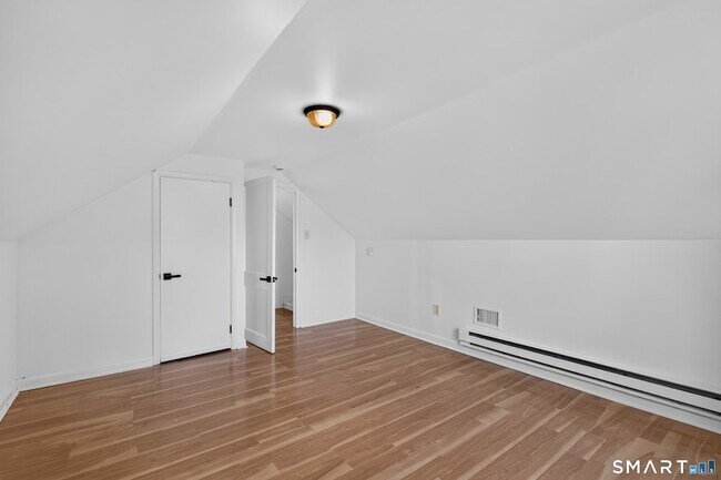 Building Photo - 11 Stratfield Pl