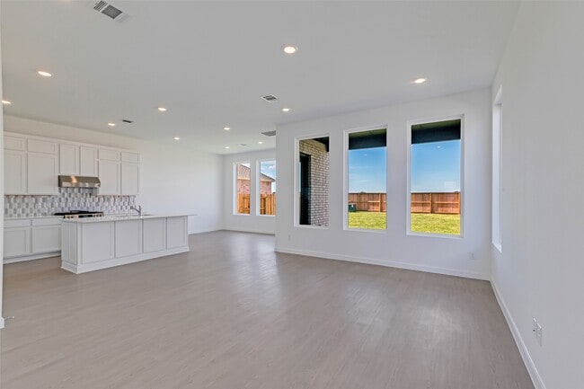 Building Photo - 27318 Sweetwater Bay Dr