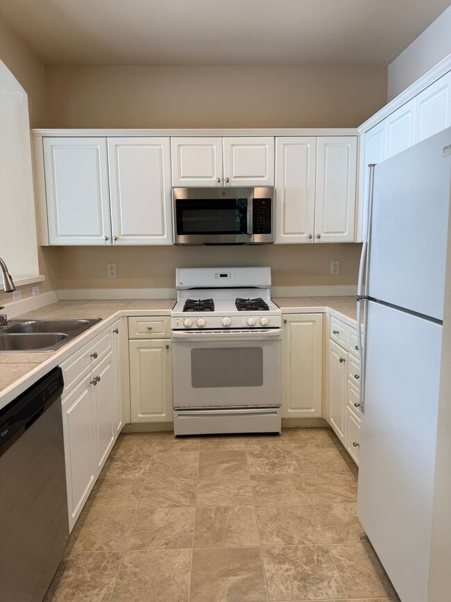 Building Photo - 3bd/2.5ba Sammamish Townhome