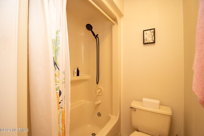 Building Photo - 107 Pine Needle Cir