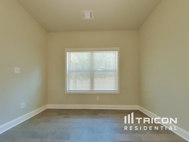 Building Photo - 8315 Loch Lomand Ln
