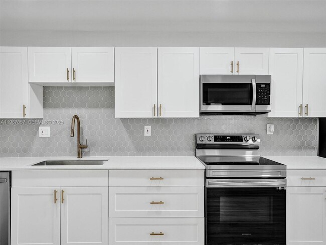 Building Photo - 932 Mandarin Isle