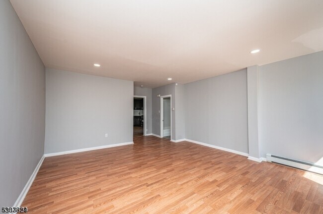 Building Photo - 1099 Ringwood Ave