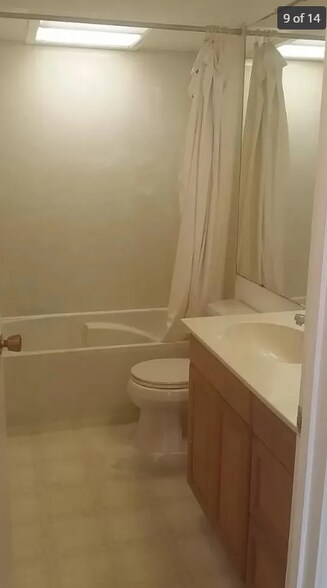 Building Photo - 2200 Cleopatra Pl NE