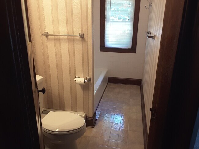 Building Photo - 15-21-21 McBride St