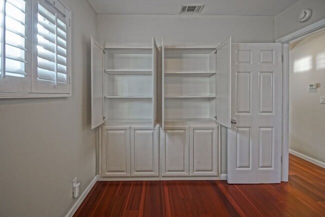 Building Photo - BEAUTIFULLY REMODELED, REDONDO HILLS HOME ...