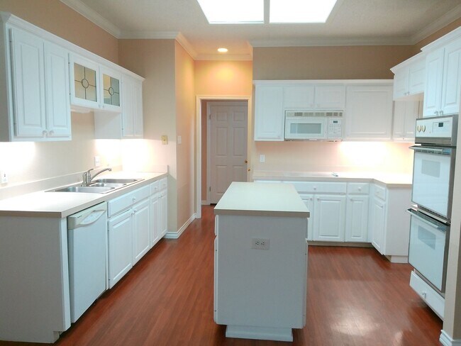 Building Photo - 6413 Marans St