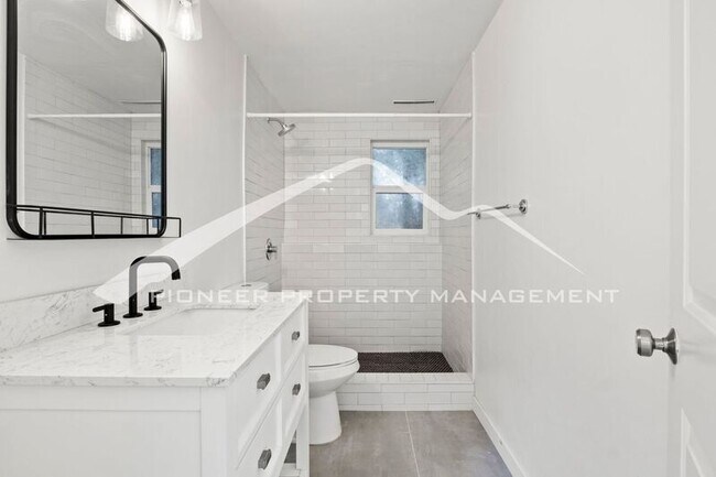 Building Photo - 610 Catalina Dr