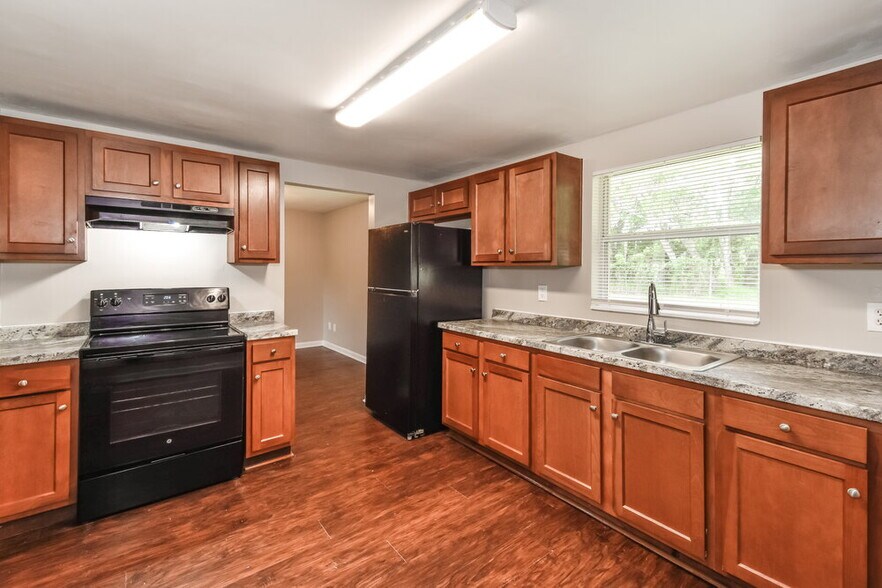 Building Photo - 5816 Sonora Dr W