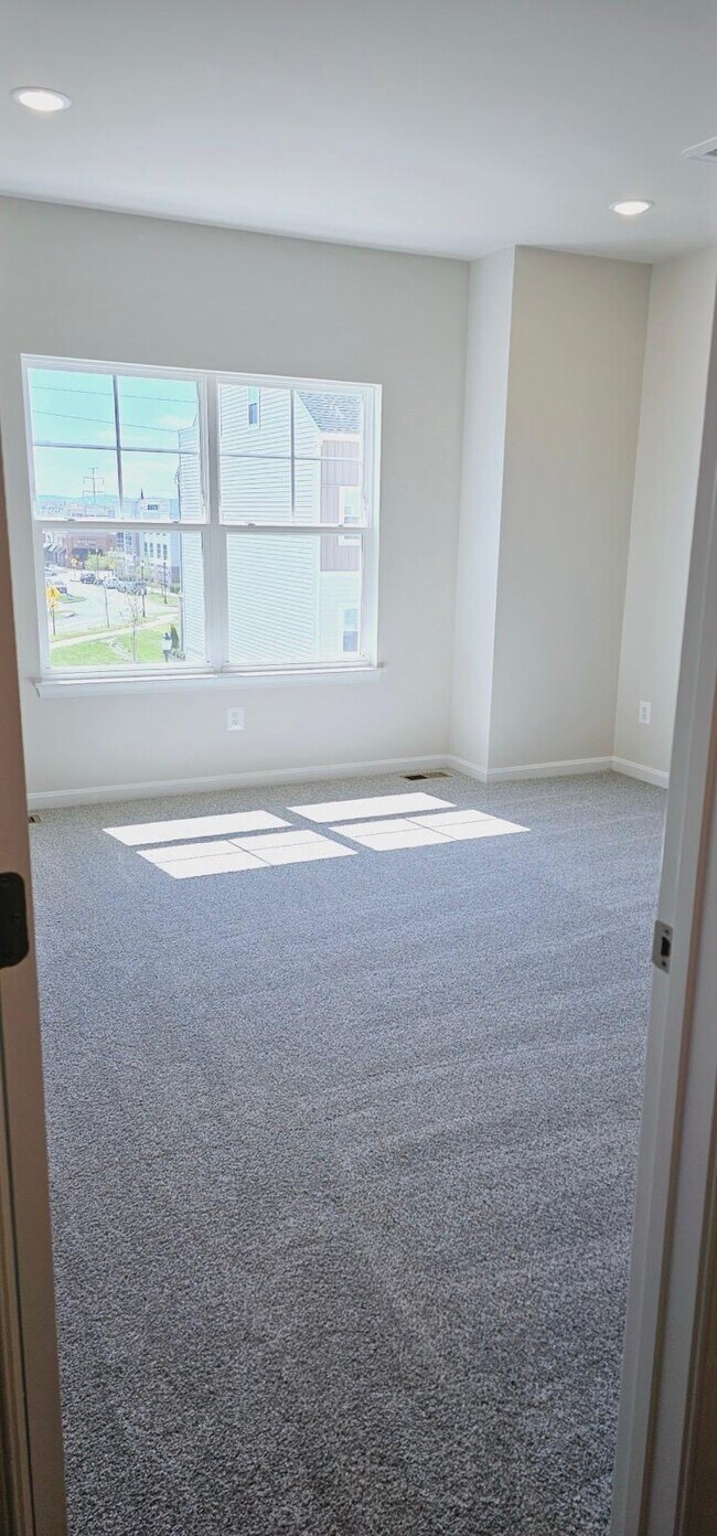 Building Photo - 2550 Hopton Ln