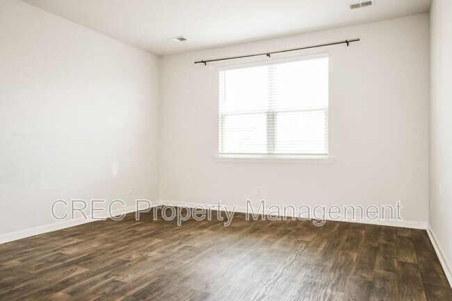 Building Photo - 928 Woodside Creek Ln
