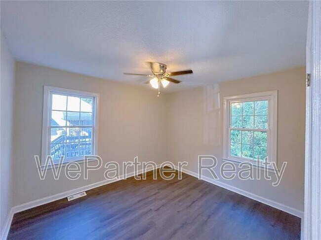 Building Photo - 2126 Ivydale St