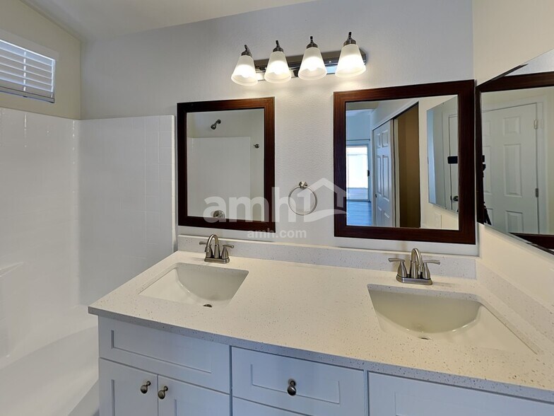 Building Photo - 5239 N 104th Dr