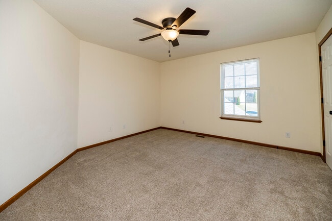 Building Photo - 13 Yorkshire Dr