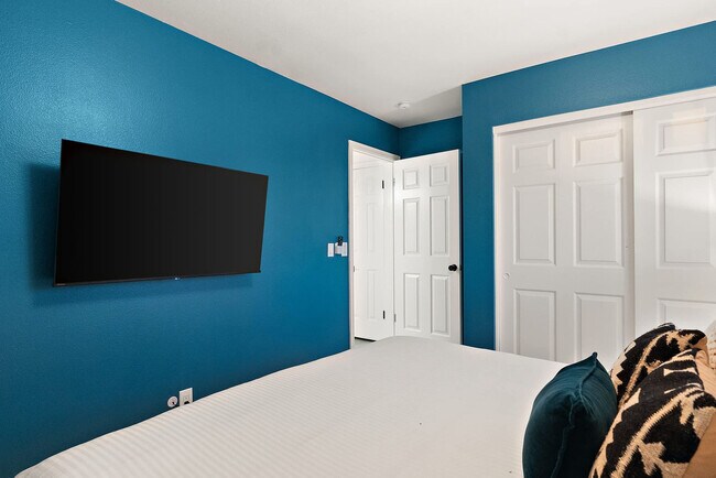 Building Photo - 7157 W Windrose Dr