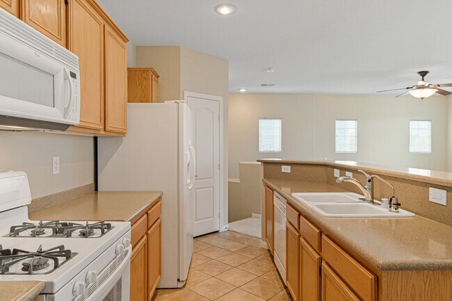 Building Photo - 7322 Fools Gold St