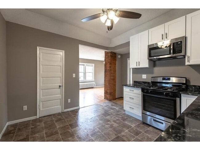 Building Photo - All Living Facilities on One Level. 3/1 Single Family Home.