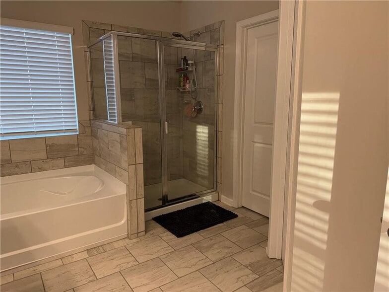 Building Photo - 389 Paxton LN