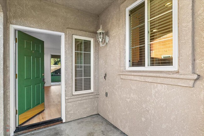 Building Photo - Beautiful 3(4) Bedroom/2 Bath Home Located in Lodi Ca