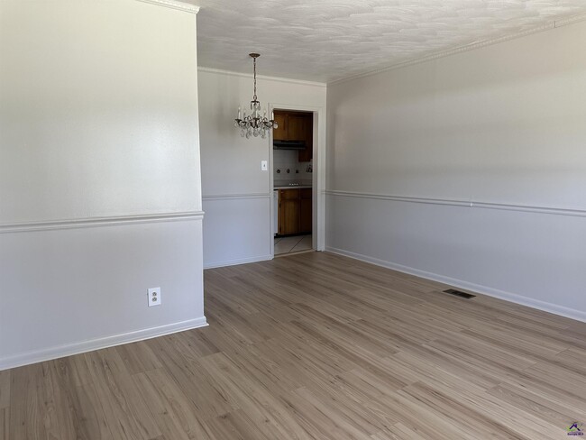 Building Photo - 1218 Creekwood Dr