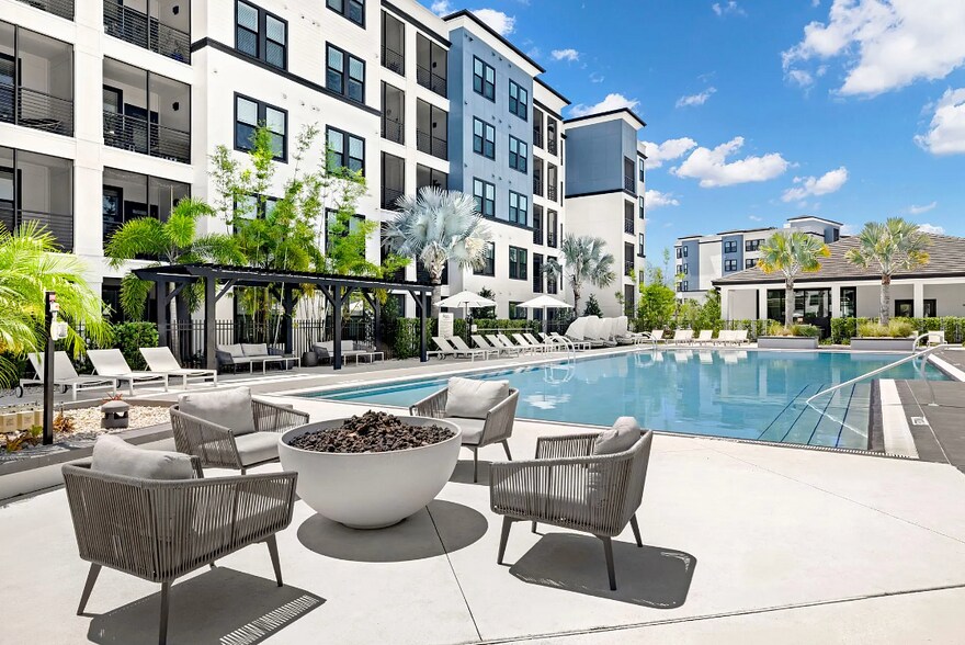 Building Photo - 4950 W Prescott St