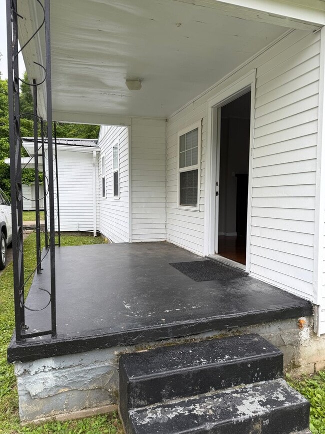 Building Photo - 53 Pelham Heights