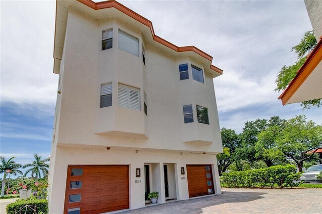 Primary Photo - 1575 Pinellas Bayway S