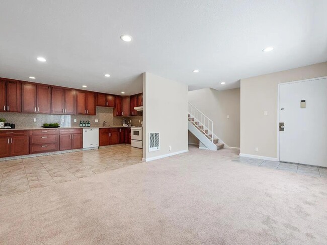 Building Photo - 460 Auburn Way