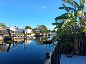 Building Photo - 14982 Edgewater Cir