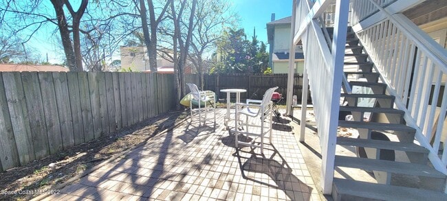 Building Photo - 802 Forrest Ave