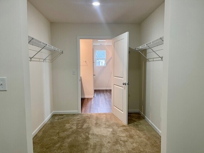 Building Photo - 721 Dropseed Ln