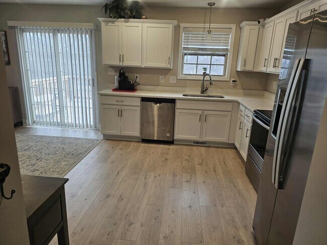 Building Photo - 2662 Scott Dr