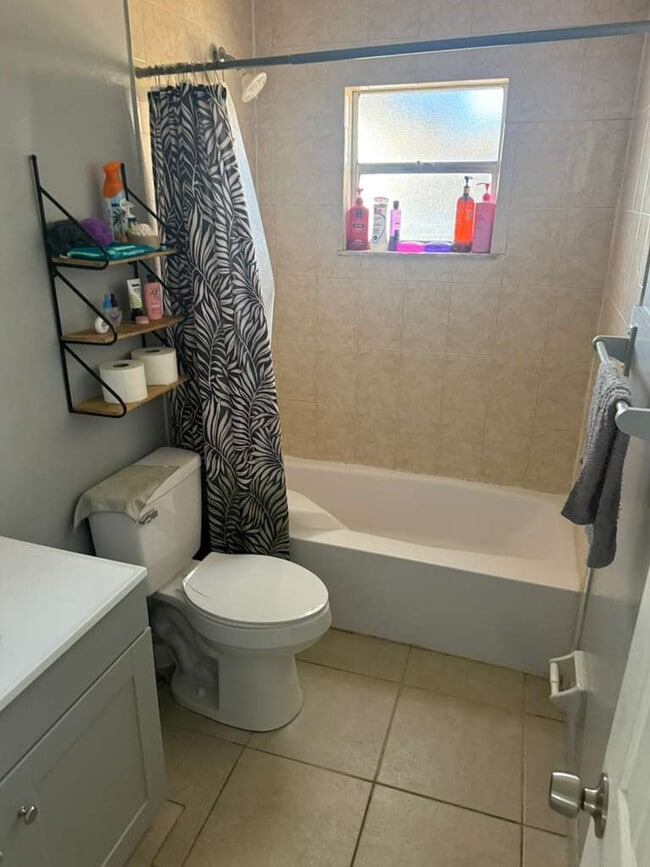 Building Photo - 38603 Naomi Ave