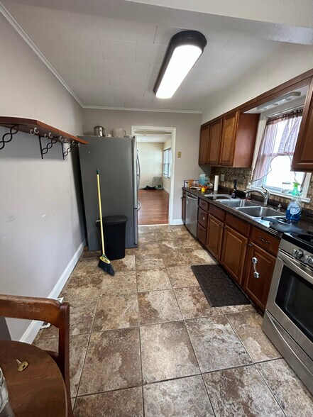 Building Photo - 4921 Demaio Dr