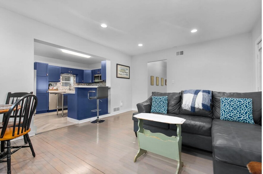Living Room - 603 S Locust St