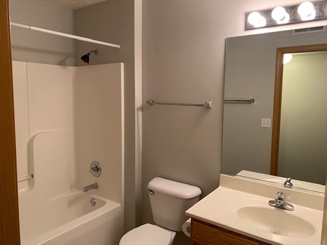 Building Photo - 924 N Frink St