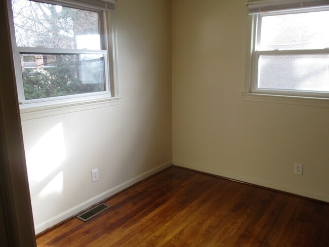 Building Photo - 110 Longhill Rd