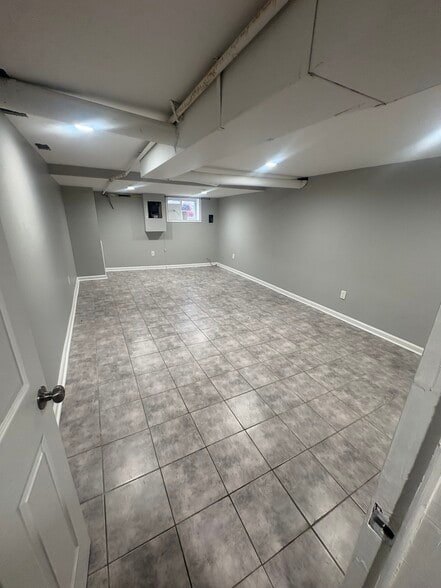 Building Photo - 619 E 29th St