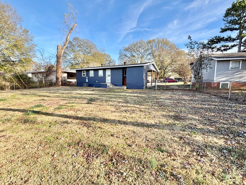 Building Photo - 720 Neal St