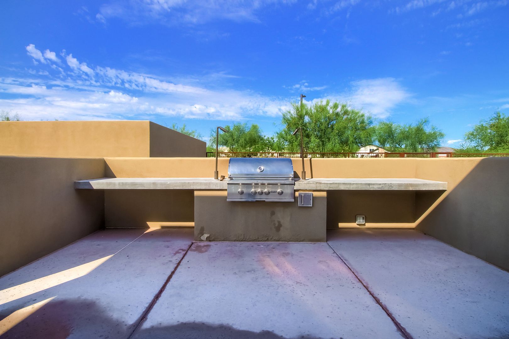 Building Photo - 1005 E Paseo Way