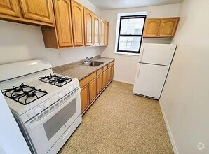 Building Photo - 2 bedroom in BRONX NY 10456