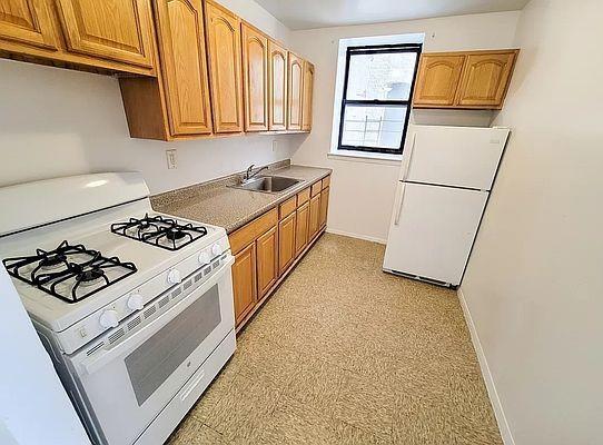 Primary Photo - 2 bedroom in BRONX NY 10456