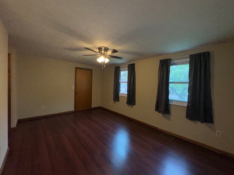 Building Photo - 307 Cross Wind Dr