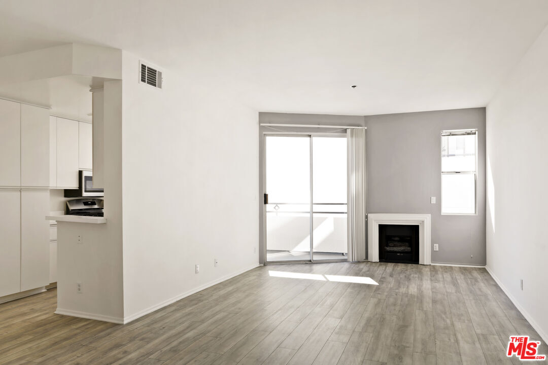 Building Photo - 10601 Wilshire Blvd