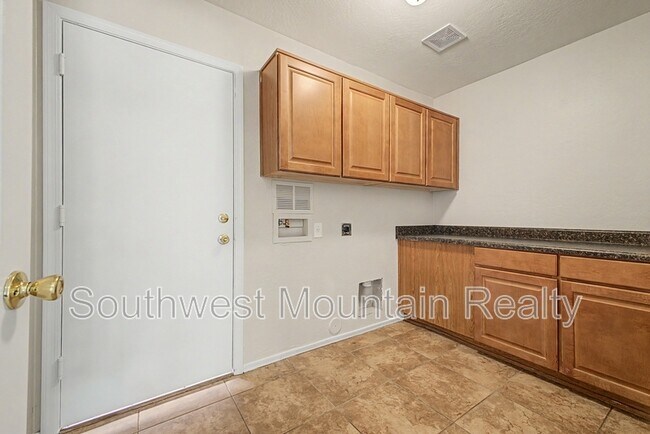 Building Photo - 1399 E Saguaro Trail
