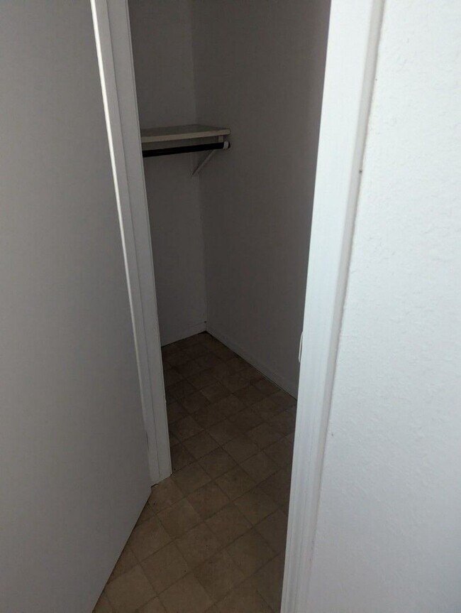 Building Photo - Arrowhead