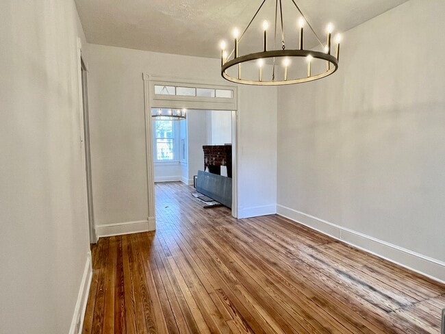 Building Photo - H Street Corridor|3 bd 1 bth Row House|High Ceilings, Bright, 1800sqft