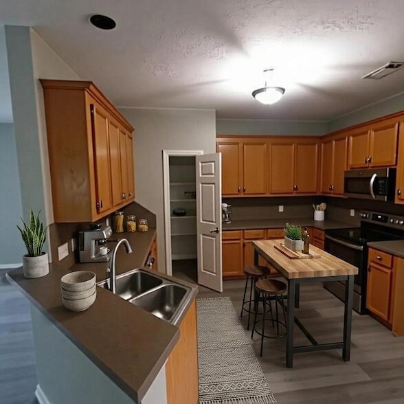 Building Photo - 211 Oaks Grande Dr