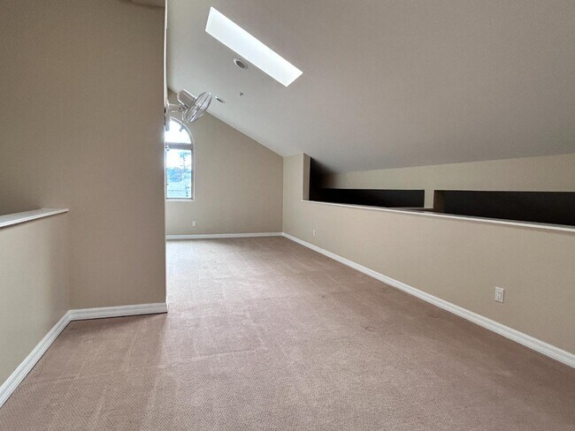 Building Photo - 27111 Sugar Pine Dr