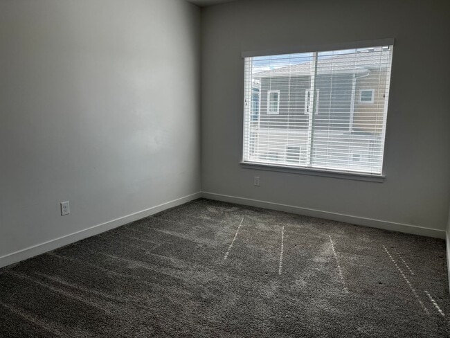 Building Photo - Absolutely STUNNING Townhome!!!